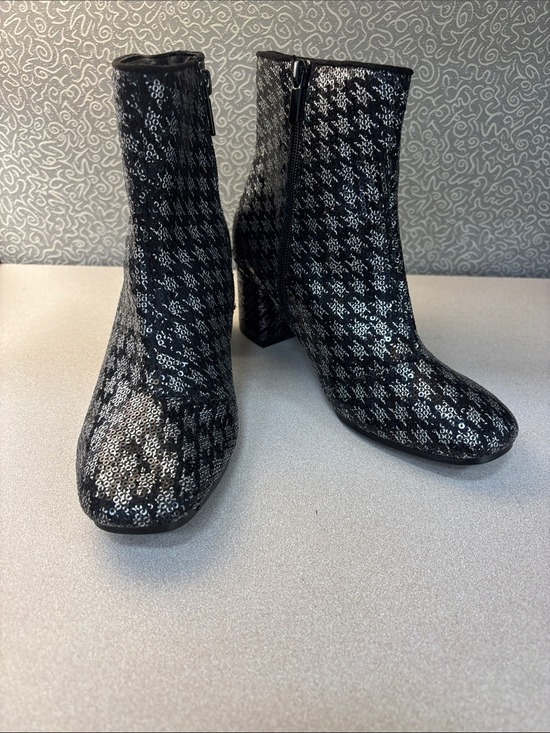 Amelia Grace Shoes - Amelia Grace Black & Silver Sequined Houndstooth Julia Ankle Boots Size 6